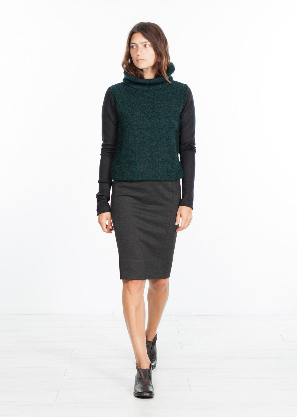 Boucle Turtle Neck in Green/Black - DrakeJack