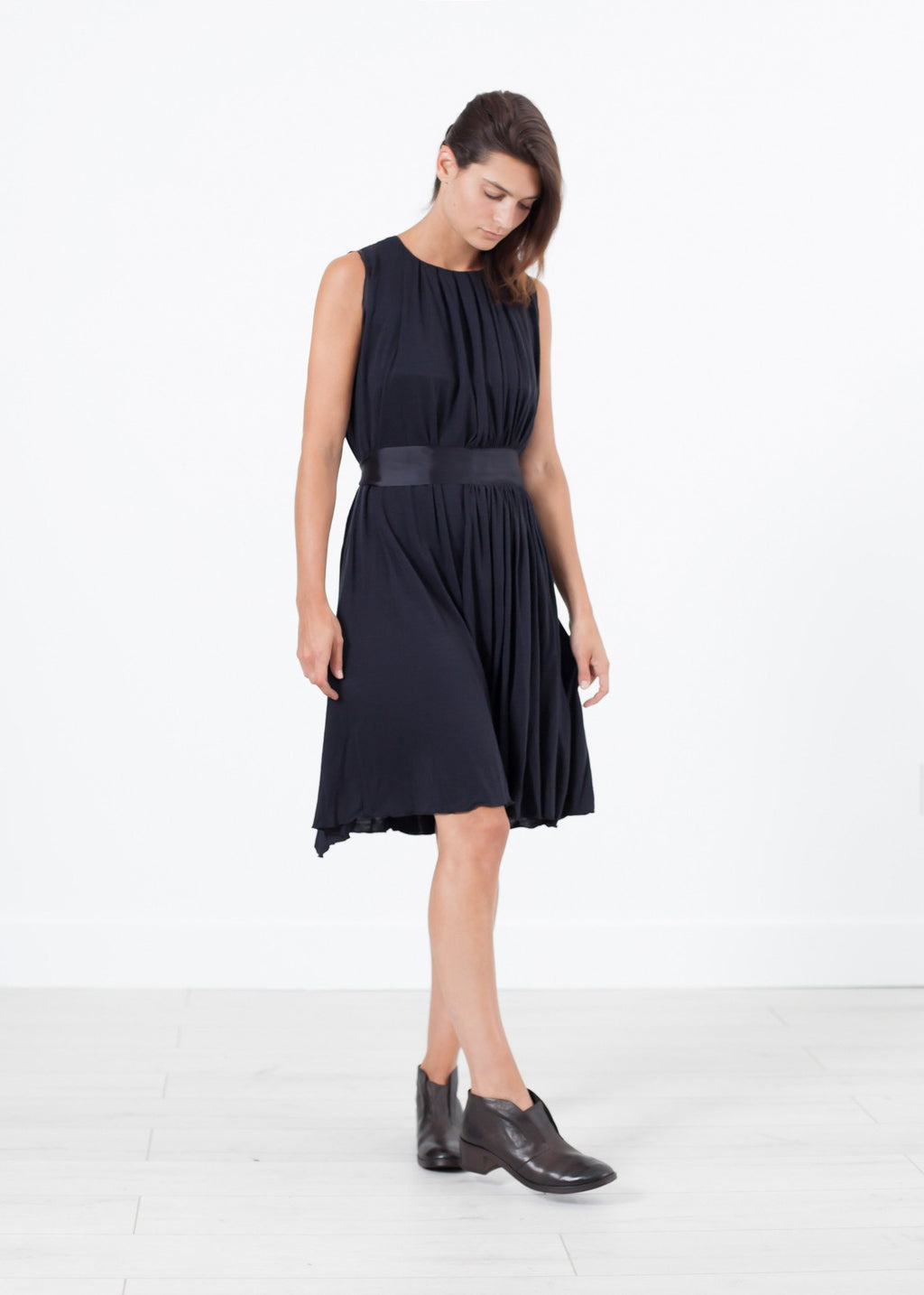 Sleeveless Pleated Dress in Navy - DrakeJack